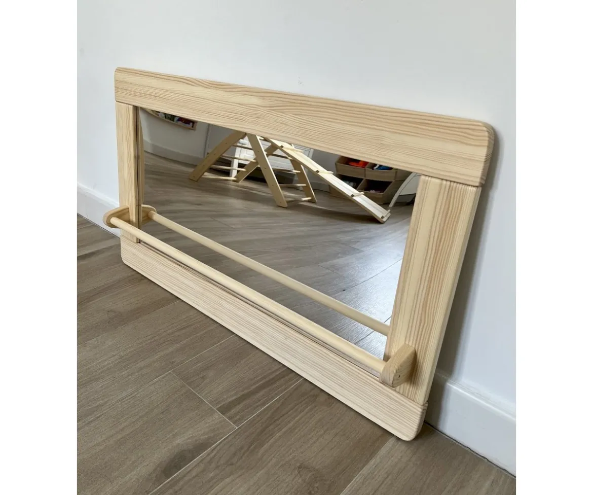 Espejo Montessori Grande con Barra de Madera