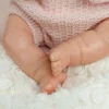 Muñeca Reborn Mabel Rosa 35cm con Saco Portabebé