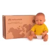 Muñeco Bebé Latino 32 cm con Conjunto Mostaza